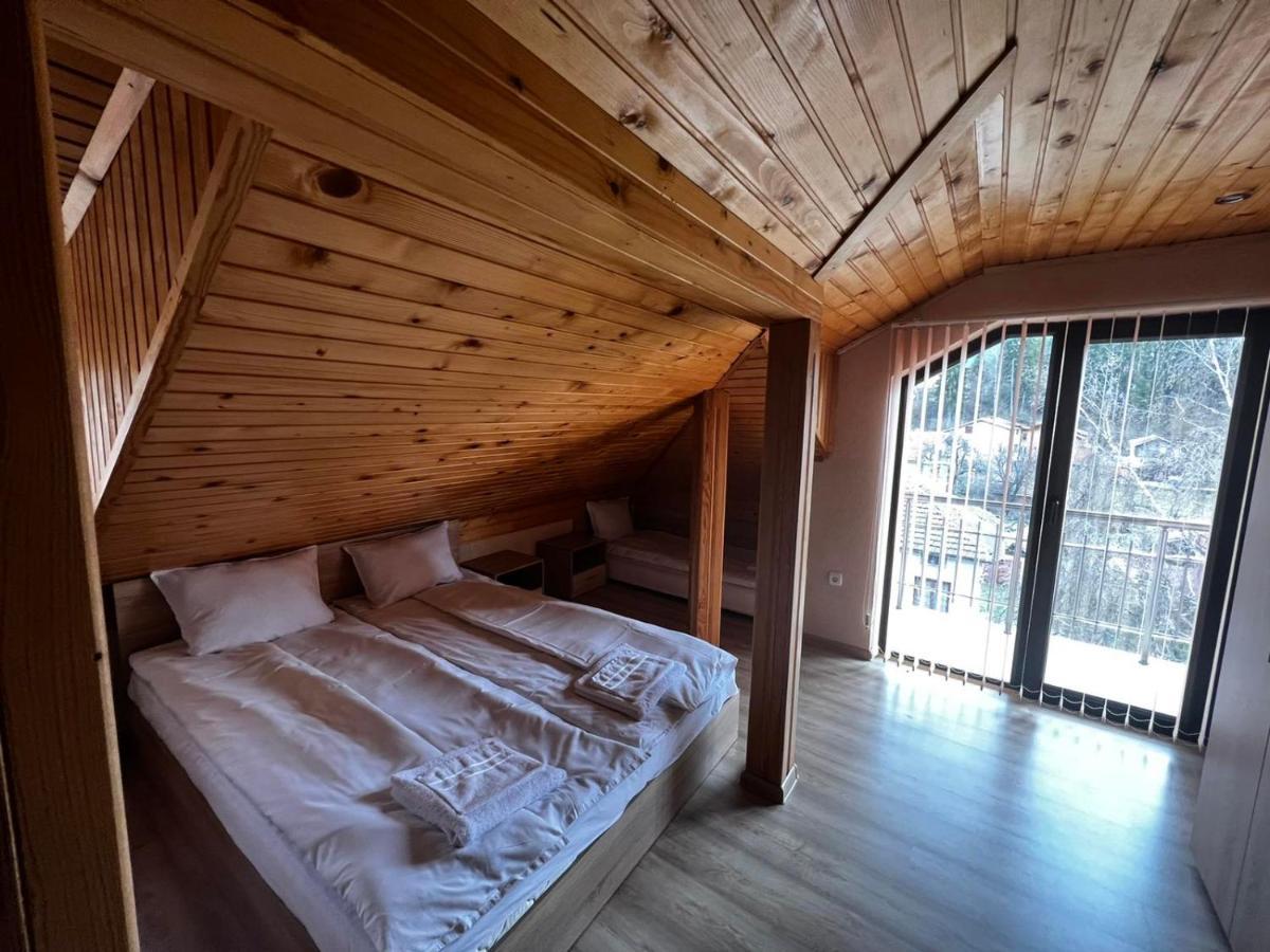Advel Guest Hous Hotell Madzhare Eksteriør bilde