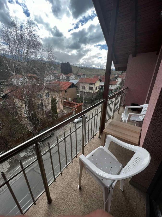 Advel Guest Hous Hotell Madzhare Eksteriør bilde