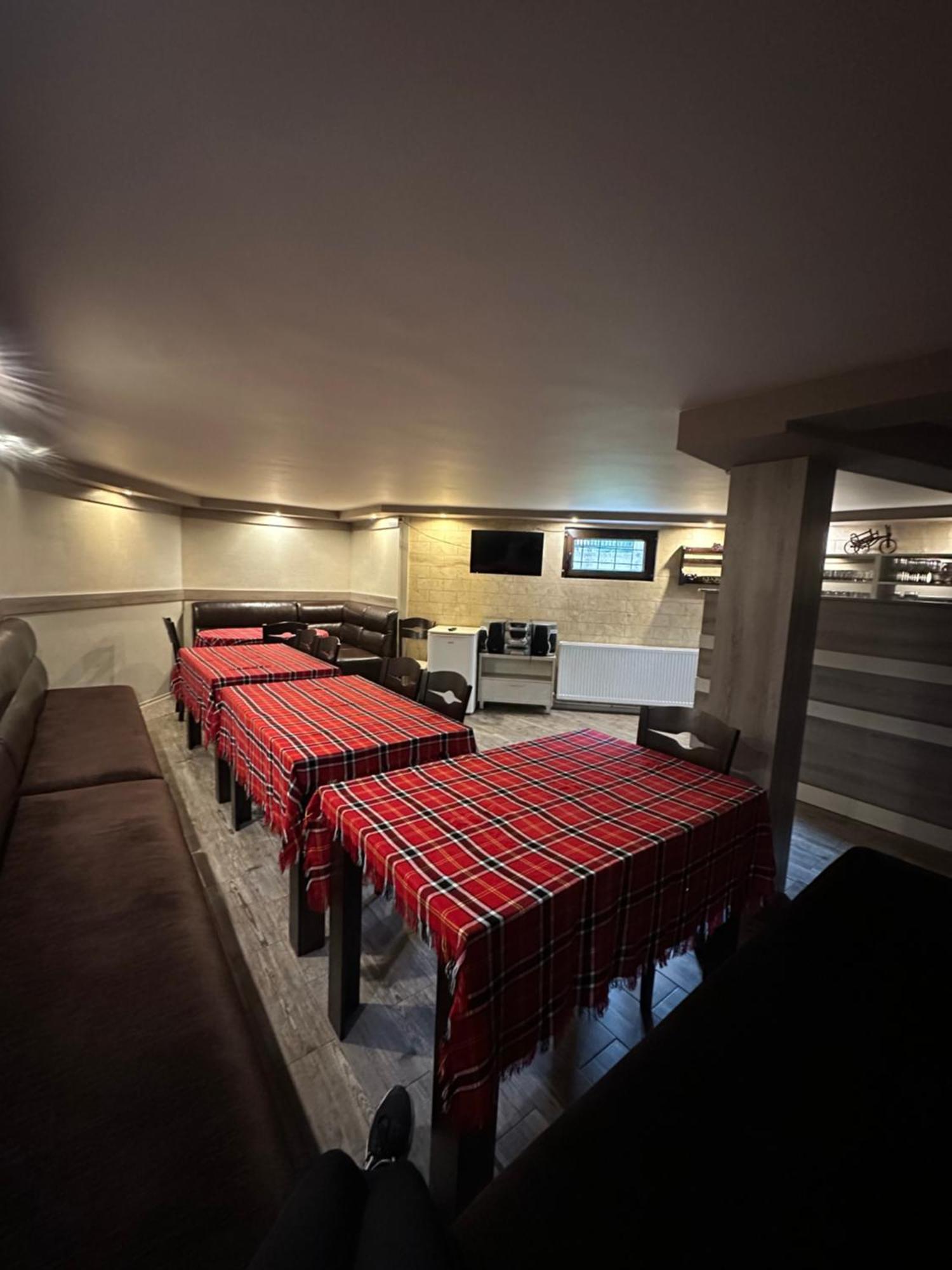 Advel Guest Hous Hotell Madzhare Eksteriør bilde